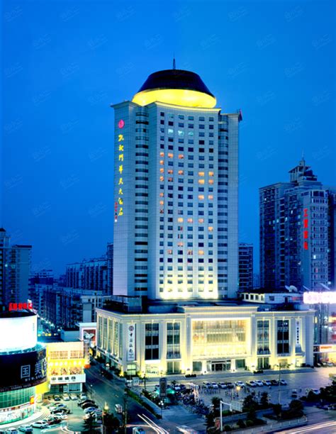 武汉华天大酒店在武汉什么地方