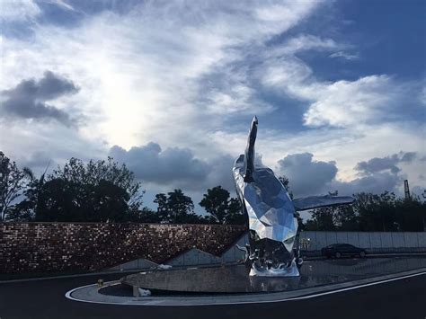 武汉大型不锈钢鲸鱼雕塑
