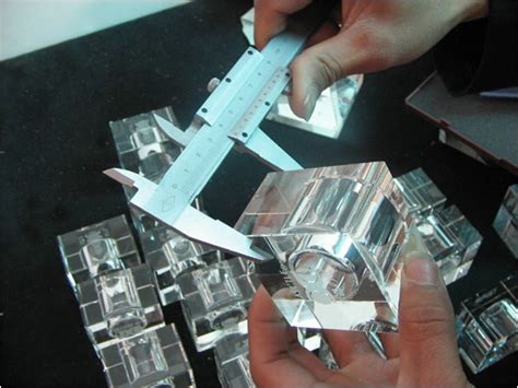 水晶玻璃工艺品制作流程
