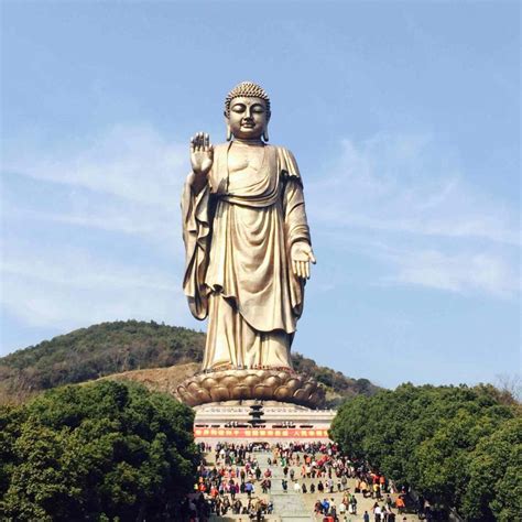 江苏巨型佛像雕塑照片