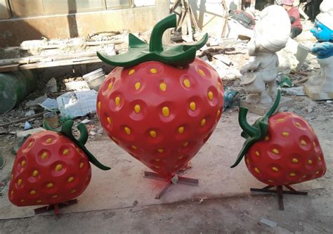 江苏玻璃钢草莓雕塑厂商