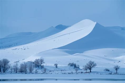 沙漠地带现罕见降雪