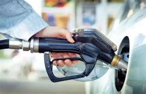 油价又降了 迎年内最大降幅