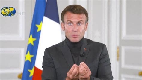 法国总统马克龙带火了高领毛衣