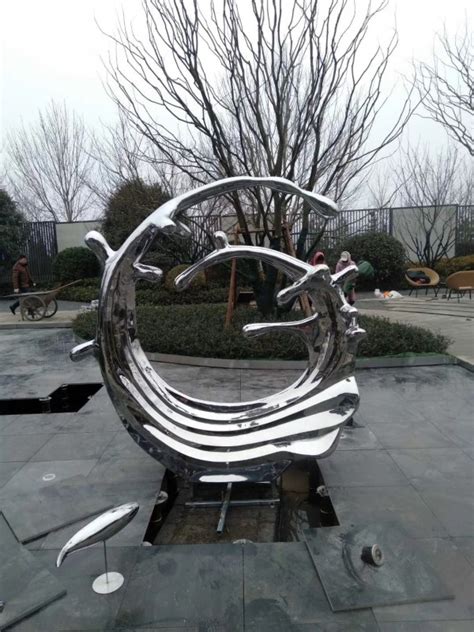 海南玻璃钢金属雕塑介绍