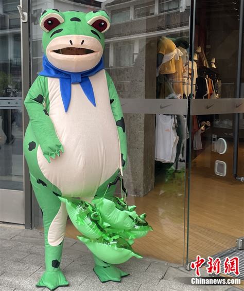 淄博城管对待卖崽青蛙