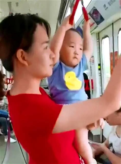 深圳带小孩坐地铁无人让座