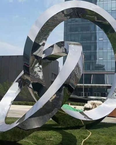 深圳现代雕塑玻璃钢
