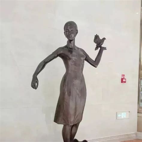 潍坊和平鸽灰姑娘雕塑