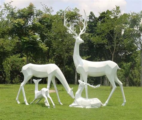 玻璃钢桶鹿雕塑图片