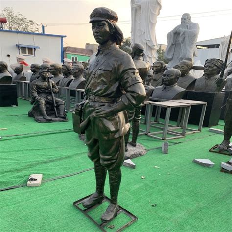 玻璃钢红军抗日战争雕塑