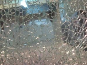 玻璃钢雕塑为什么会有裂纹
