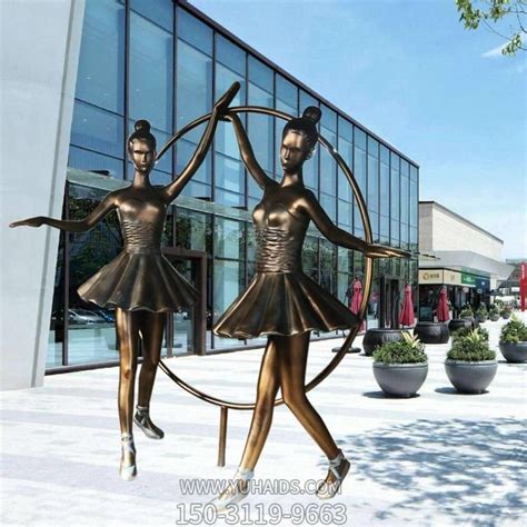 玻璃钢雕塑工厂定制跳舞摆件