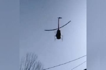 用直升机空中撒红包