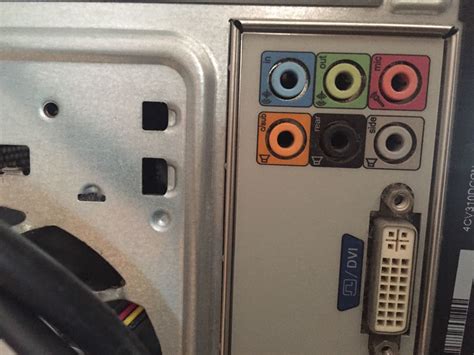 电脑背后三个音频插孔哪个是音箱