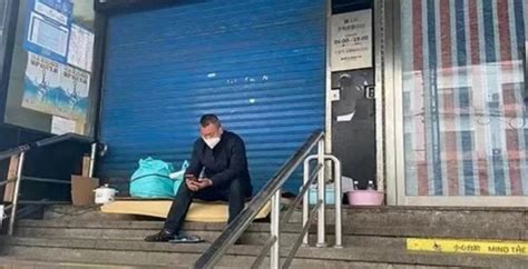 男子出方舱后在上海街头睡了23天图片
