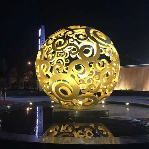 白城公园镂空球雕塑