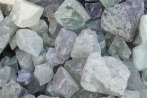 石英石是做玻璃的原材料吗