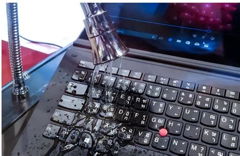 笔记本左右键盘进水