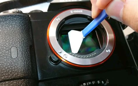 索尼相机自带传感器清洁的原理