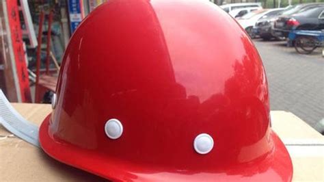 红色帽子在工地上干嘛的