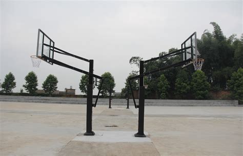 绑柱子的篮球架安装