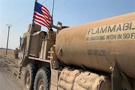 美军开35辆油罐车在叙利亚偷石油