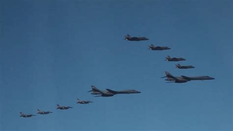 美军轰炸机飞抵半岛朝鲜
