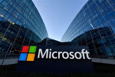 美国微软公司近一半的员工