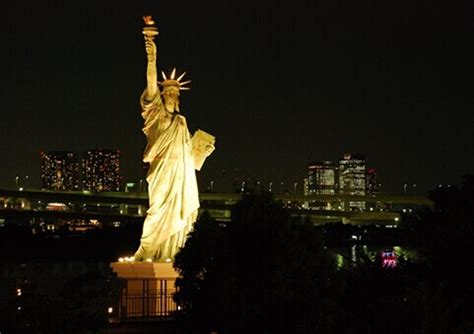 美国自由女神像晚上灯光熄灭