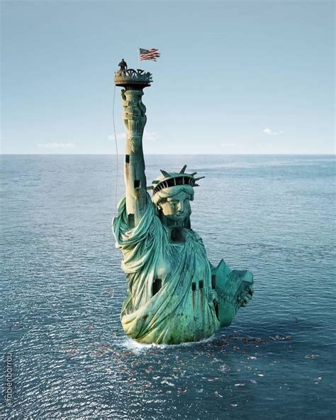美国自由女神像被浓烟淹没