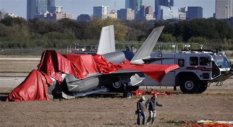 美国21架飞机坠落新闻