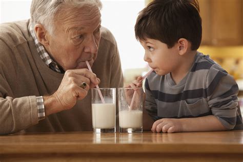 老年人喝牛奶有哪些好处