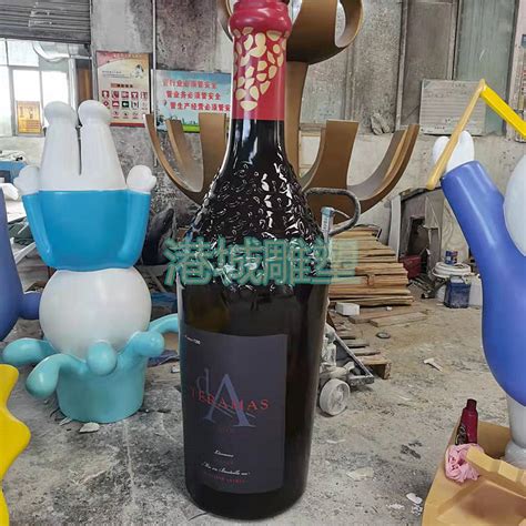 苏州玻璃钢酒瓶雕塑厂家定制加工