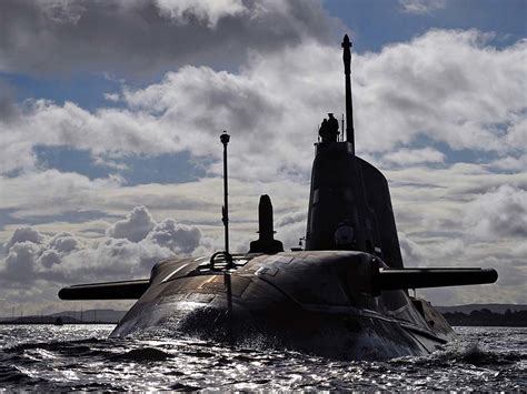 英国核潜艇起火事件