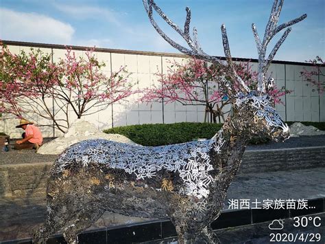菏泽玻璃钢浮雕房地产雕塑