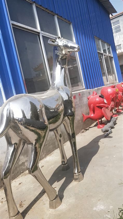 菏泽雕塑红色不锈钢厂家