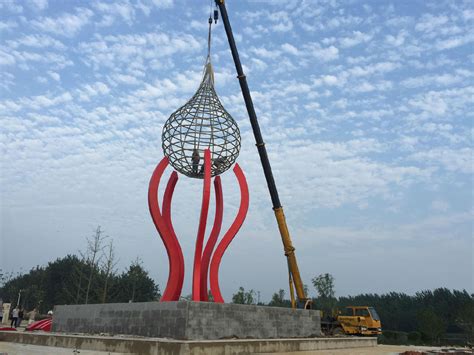 超大型100米不锈钢雕塑安装
