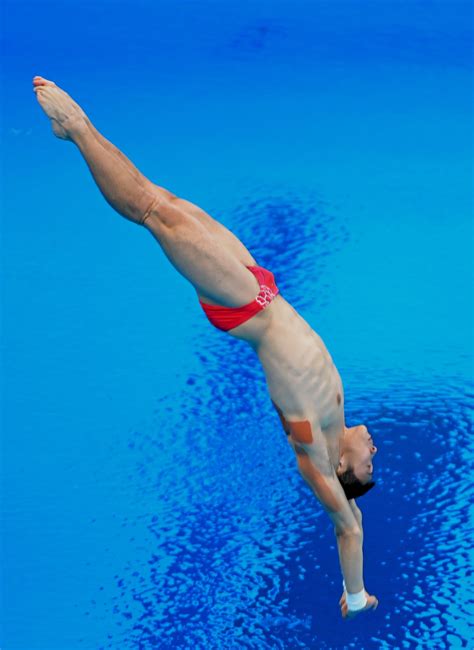 跳水运动员跳水视频