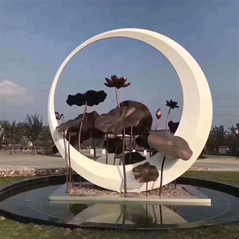 郑州镜面校园玻璃钢景观雕塑厂家