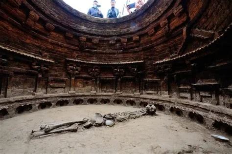 郑州雨后发现了古代古墓