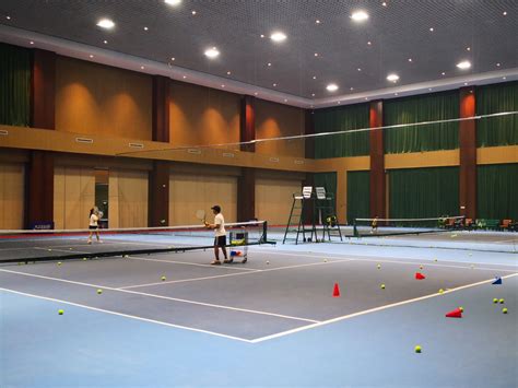 酒店练网球