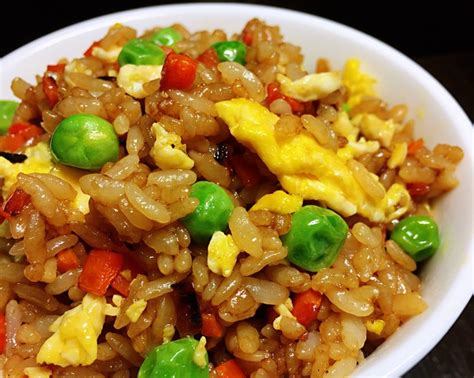 酱油炒米饭怎么做好吃