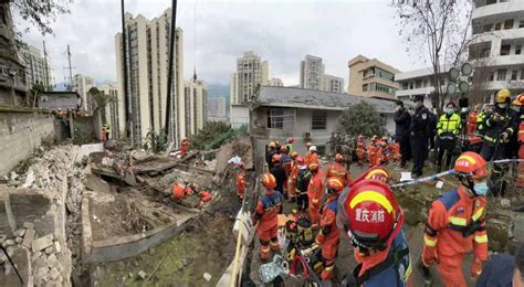 重庆一街道发生爆炸已救出9人