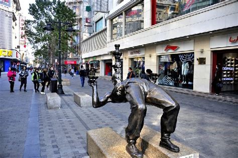重庆商业街人物雕塑