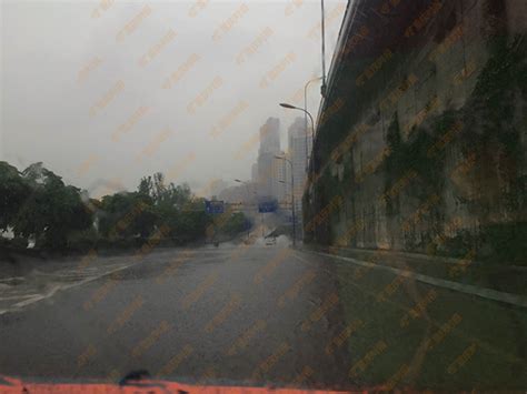 重庆暴雨机场路积水吗
