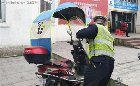 重庆电瓶车雨棚总是被交警拆