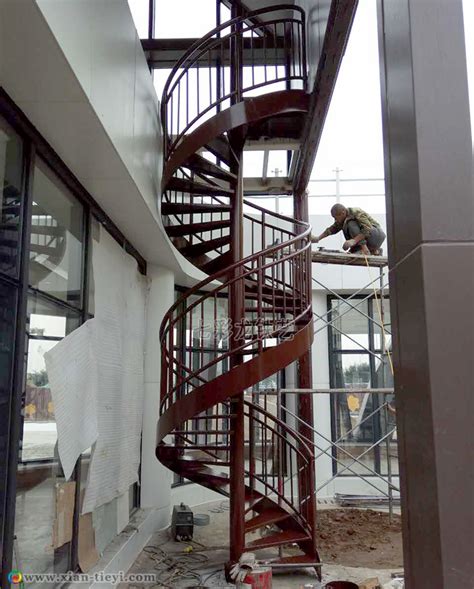 铁艺旋转楼梯的做法大全