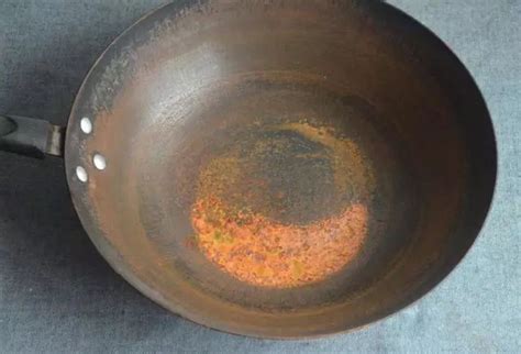 铁锅反复生锈怎么处理