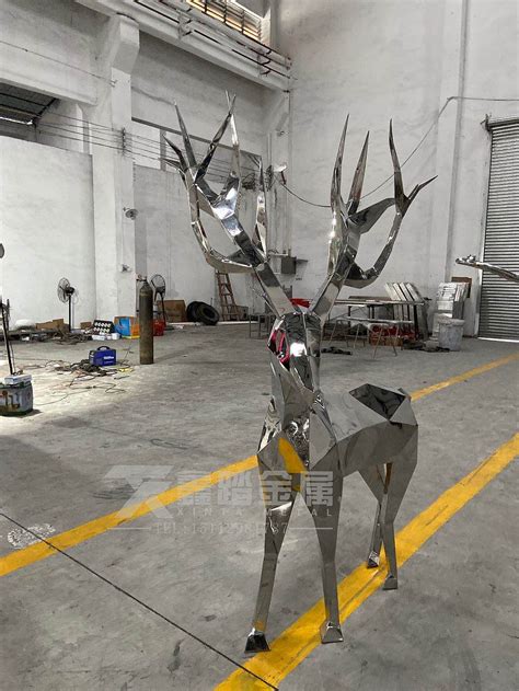 镜面不锈钢鹿雕塑厂家